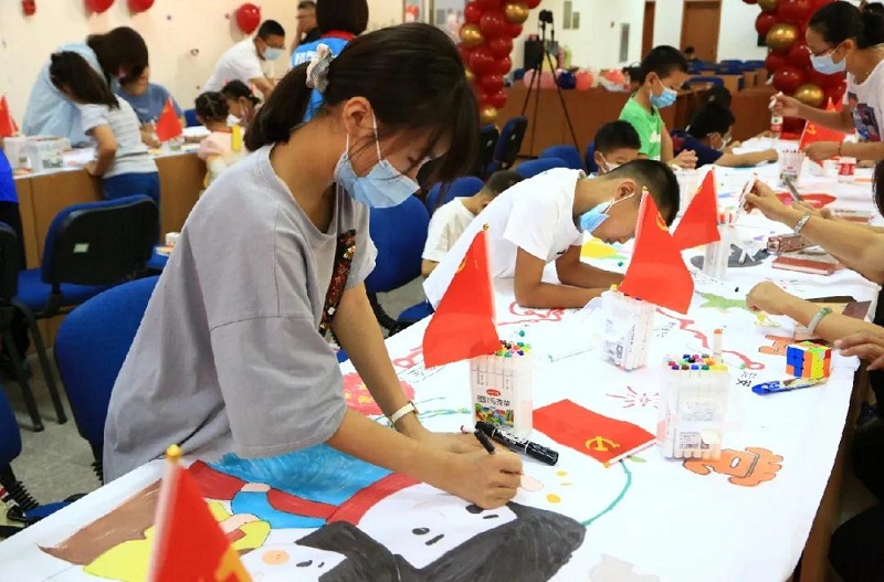 共绘中国梦"亲子绘画活动