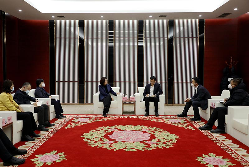 图为座谈现场.jpg
