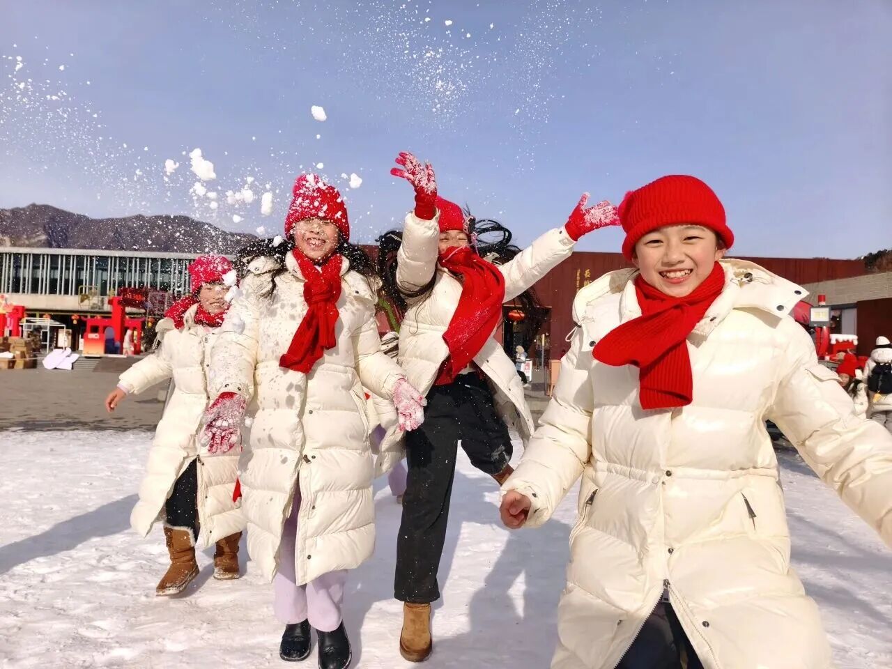 嘉年华1.jpg 嘉年华1.jpg