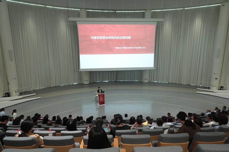 刘力教授讲课.jpg 刘力教授讲课.jpg