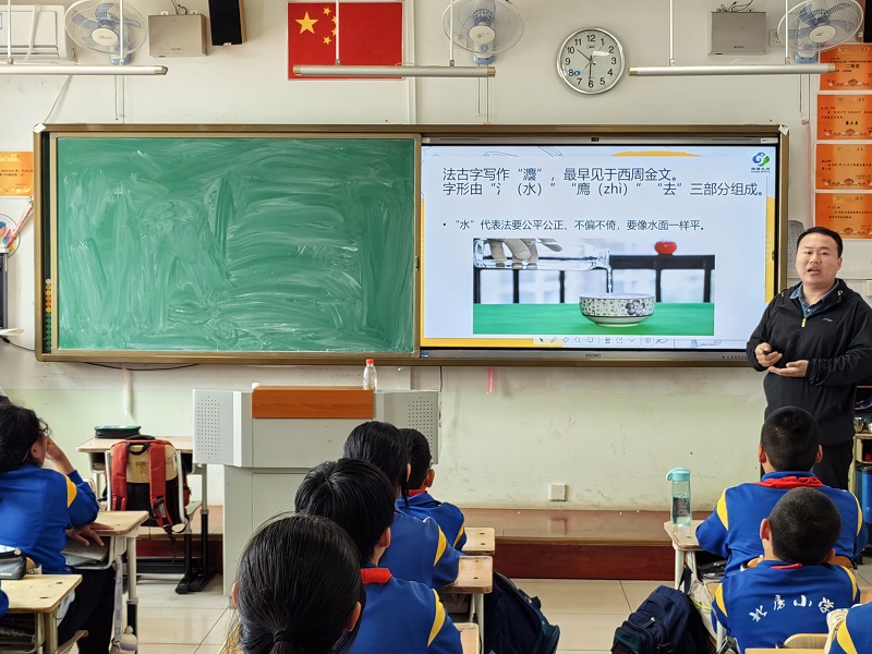 北房镇开展“民法典宣传月”普法宣传进校园活动 (3).jpg