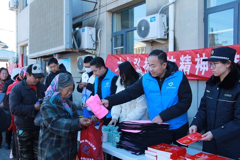 宝山镇开展宪法宣传活动-领导.JPG