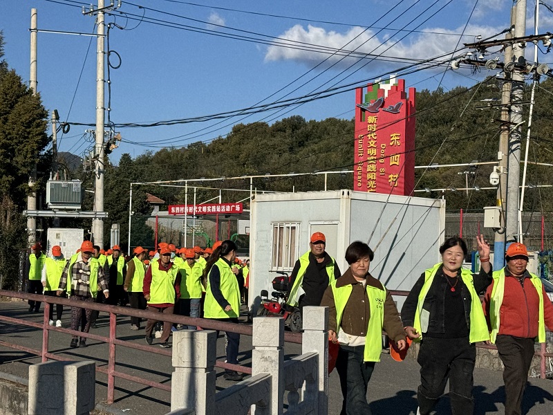 怀柔镇工作信息10-2重阳健步走 反诈伴左右普法宣传活动5.jpg