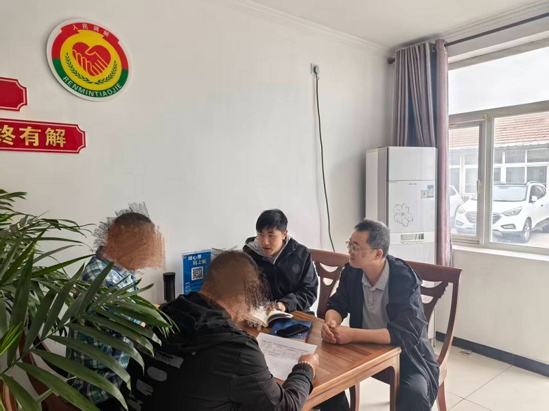 人民调解故事丨巧破心结解邻愁.jpg